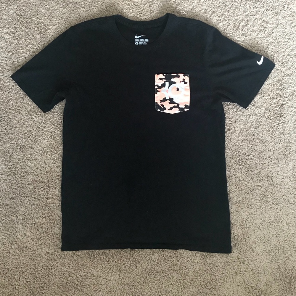 Nike/KD shirt.
